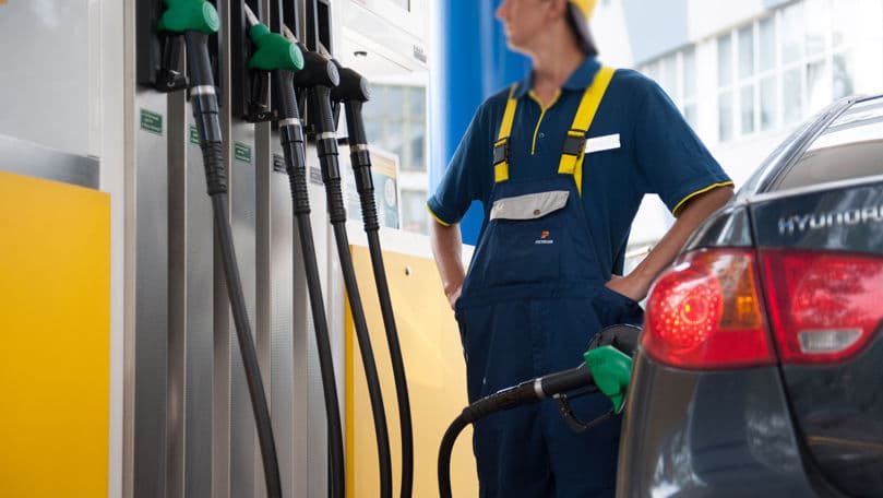 Prețuri plafonate la carburanți pentru weekendul 6-8 iunie, conform ANRE