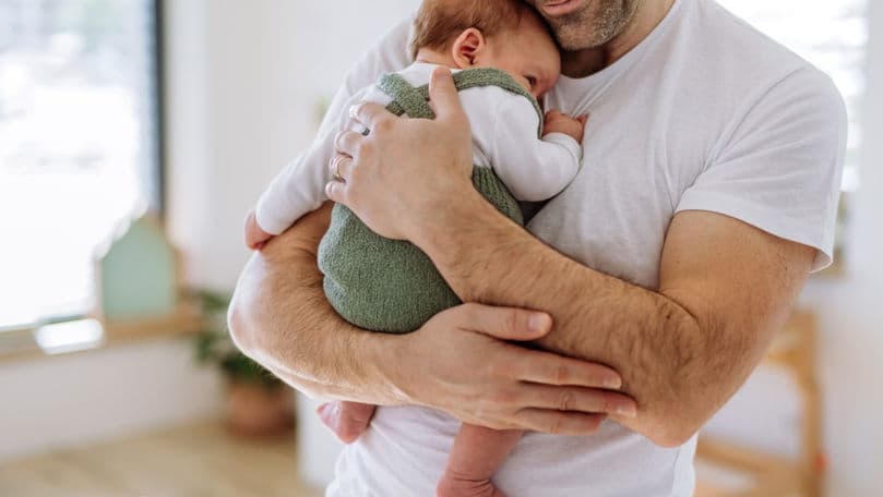 Concediul paternal ar putea fi considerat în stagiul de cotizare pentru pensie