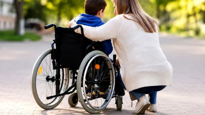 Peste 13.000 de copii cu dizabilități au beneficiat de ajutorul de 3.000 de lei