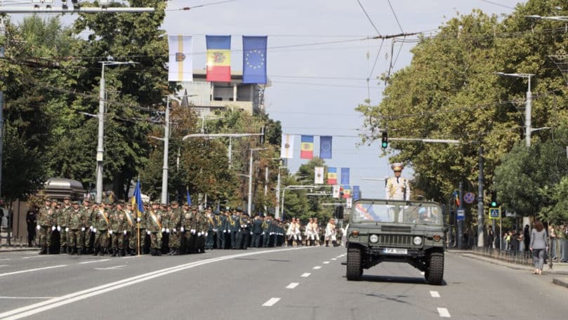 35 de ani de independență: Paradă militară și recepții în Chișinău