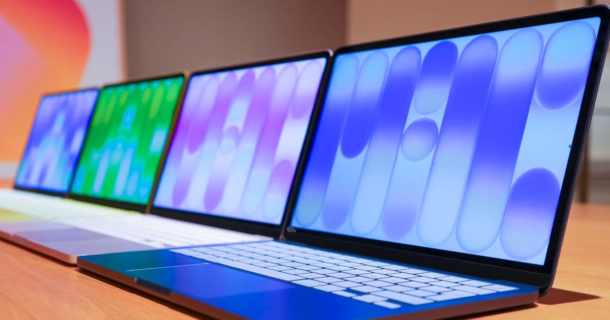 Apple își dublează producția de MacBook Neo din cauza cererii mari