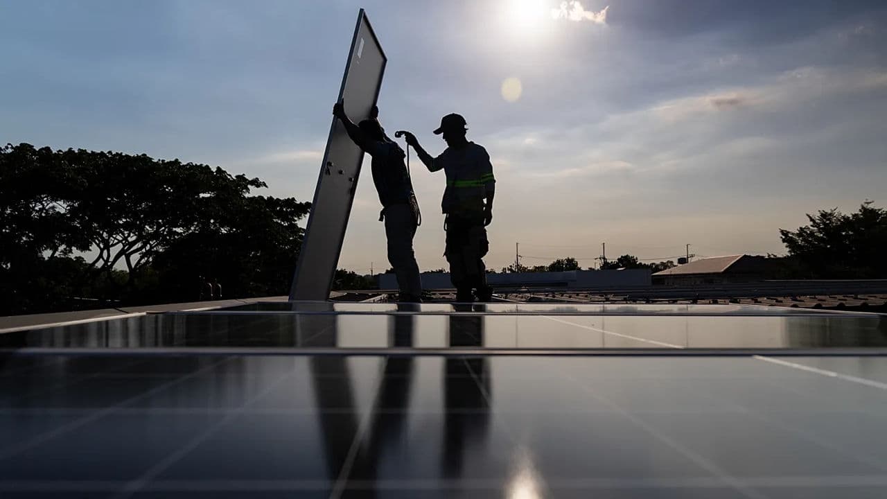 Energia solară economisește Europei 136 milioane de euro pe zi din februarie