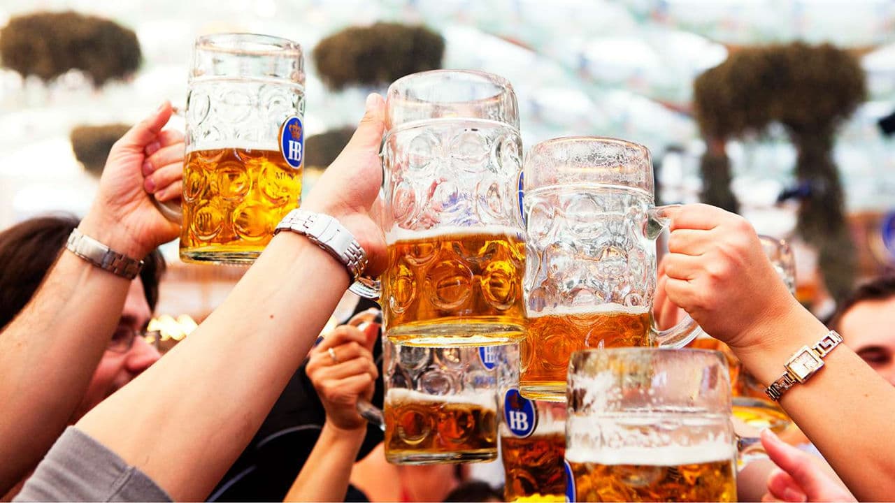 Oktoberfest 2026: Prețul unei halbă de bere va ajunge la aproape 16 euro