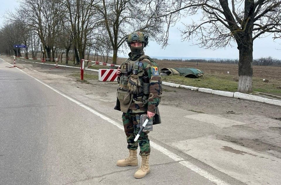 Tiraspol contestă simbolurile naționale pe uniformele pacificatorilor, Chișinău reacționează