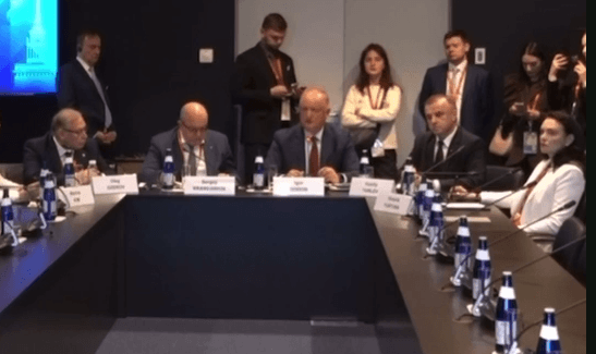 Dodon și Tarlev discută despre negocierile cu Gazprom la forumul din Petersburg