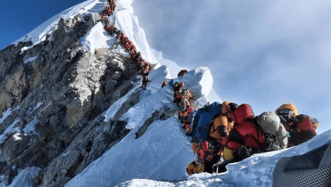 Ghid nepalez dispărut pe Everest găsit în viață după șase zile