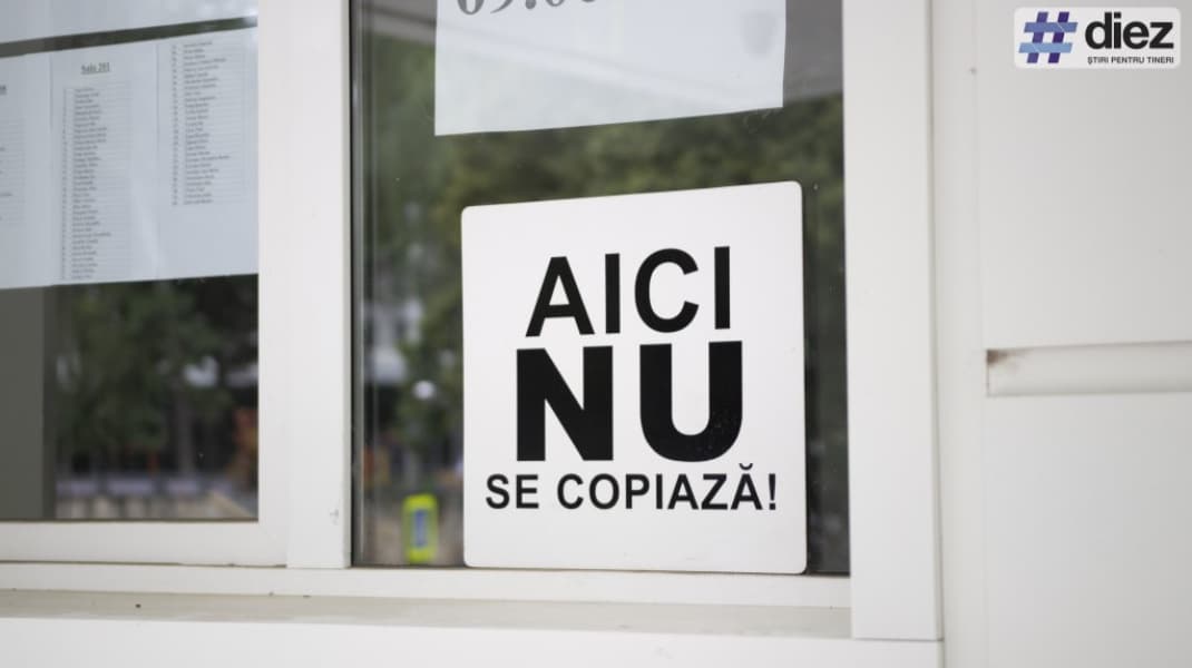 Absolvenții de clasa a XII-a susțin examenul de Bacalaureat la limba de instruire