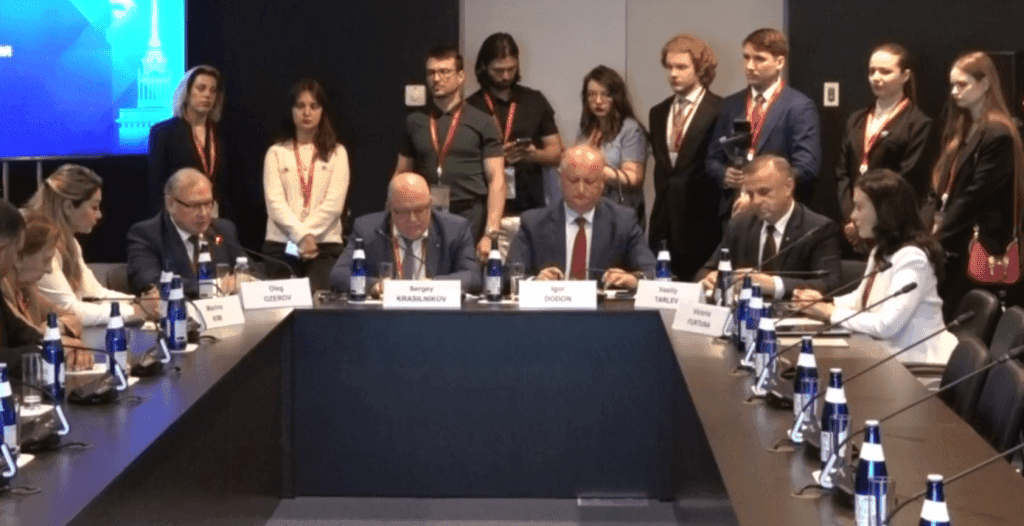 Dodon, Tarlev și Furtună discută despre Rusia și Moldova la Forumul Economic din Sankt Petersburg