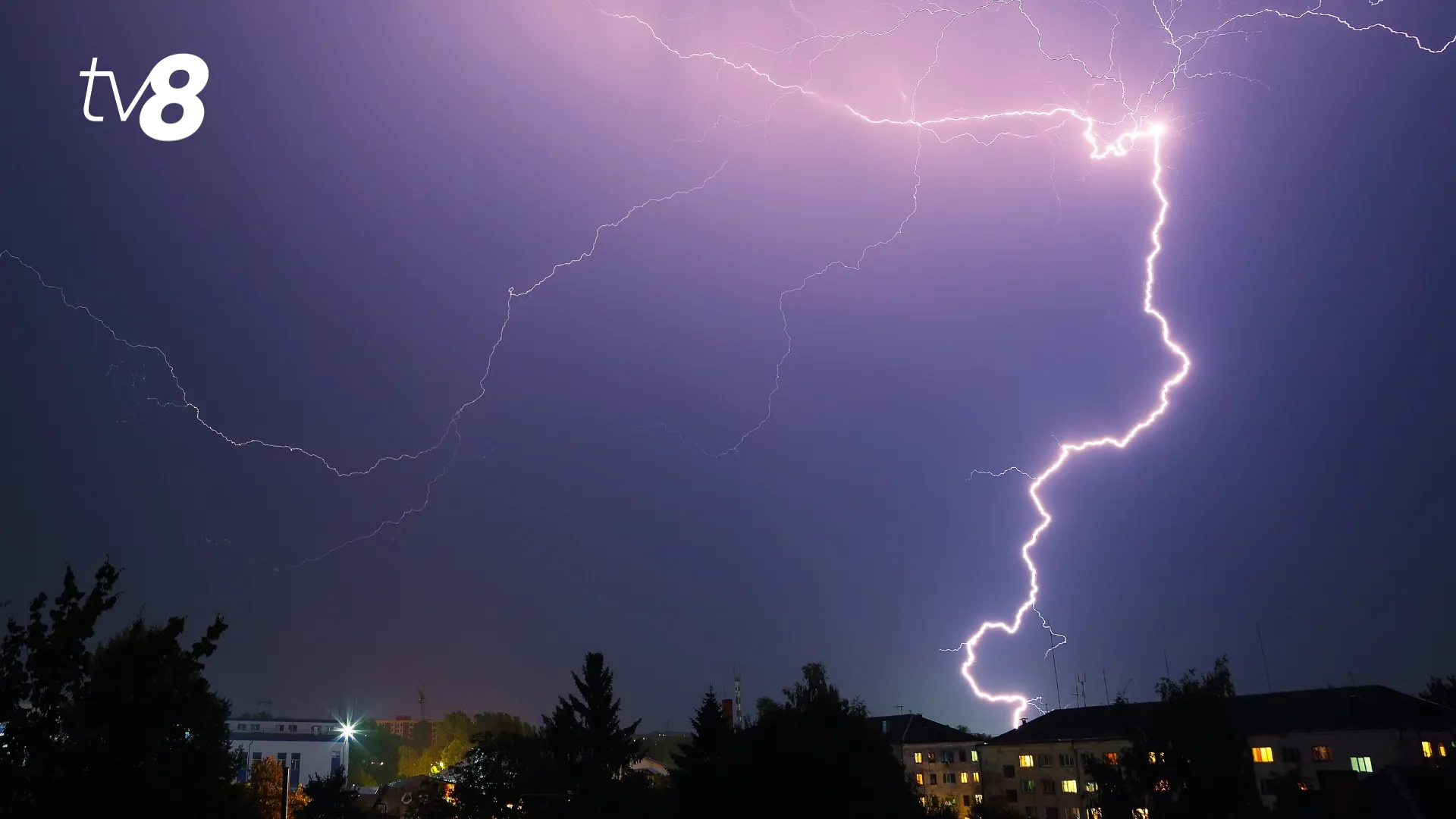 /HARTĂ/ Alerta meteo de furtună, în vigoare: Recomandări pentru cetățeni pe timp de cod galben