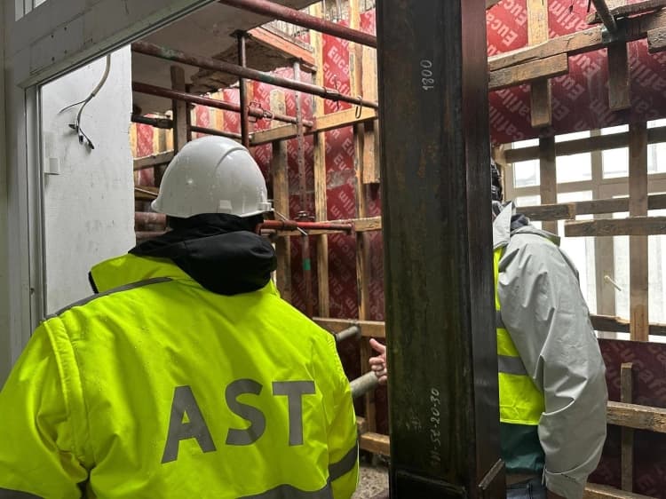 Incident pe șantierul din Chișinău: Peretele unei clădiri s-a prăbușit în timpul reconstrucției — imagine 3