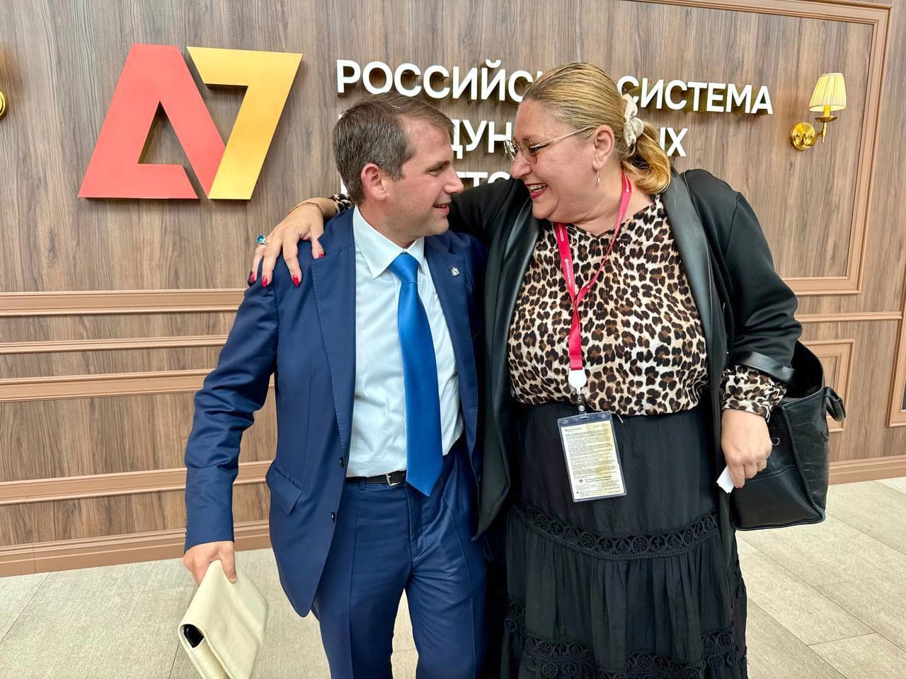 Ilan Șor și eurodeputata Diana Șoșoacă surprinși la Forumul Economic de la Sankt Petersburg — imagine 2