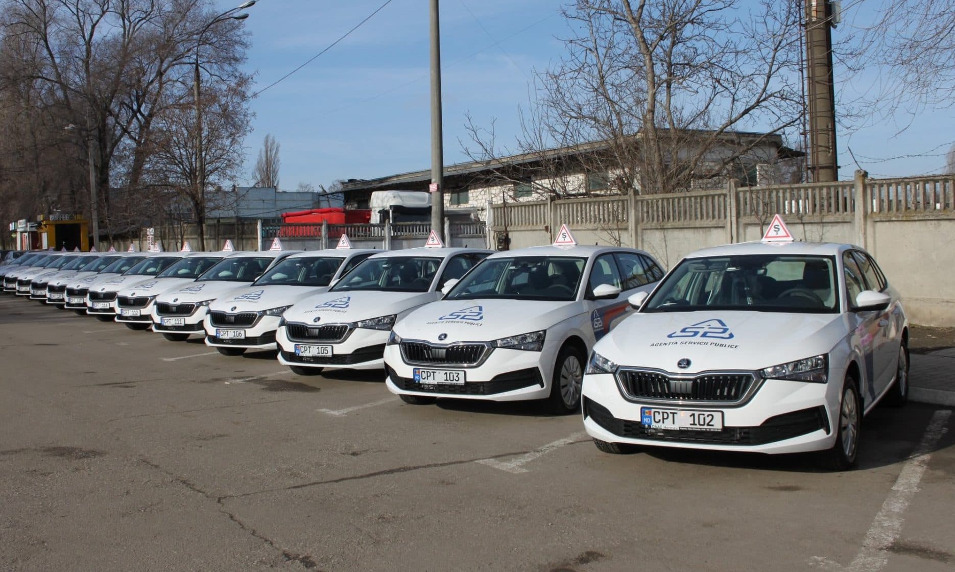 Instructorii auto pot participa la proba practică pentru permisul B - proiect pilot