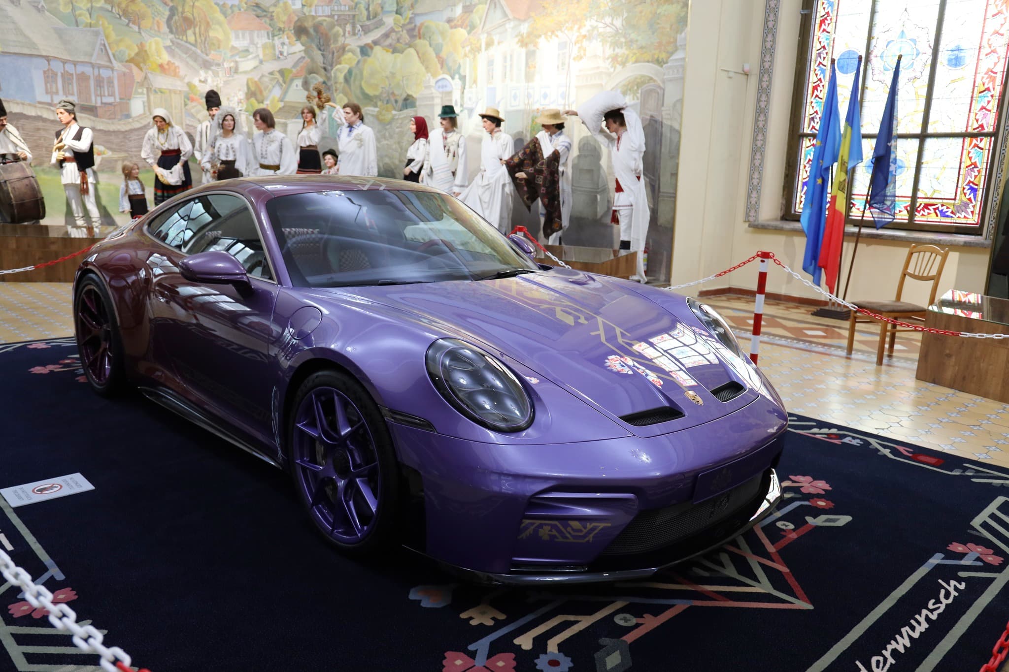 Controverse în jurul Porsche-ului expus la Muzeul Național din Chișinău